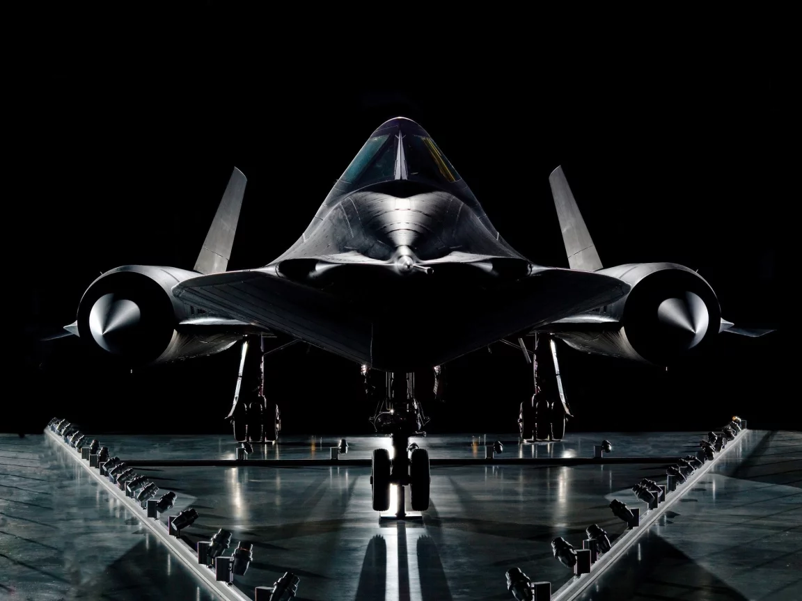 самолет, турбины, lockheed sr-71, Авиация, черный, фон, колеса