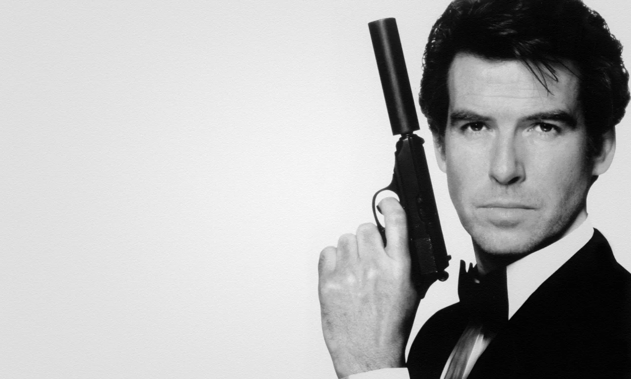 пистолет, Пирс броснан, pierce brosnan, агент 007, джеймс бонд