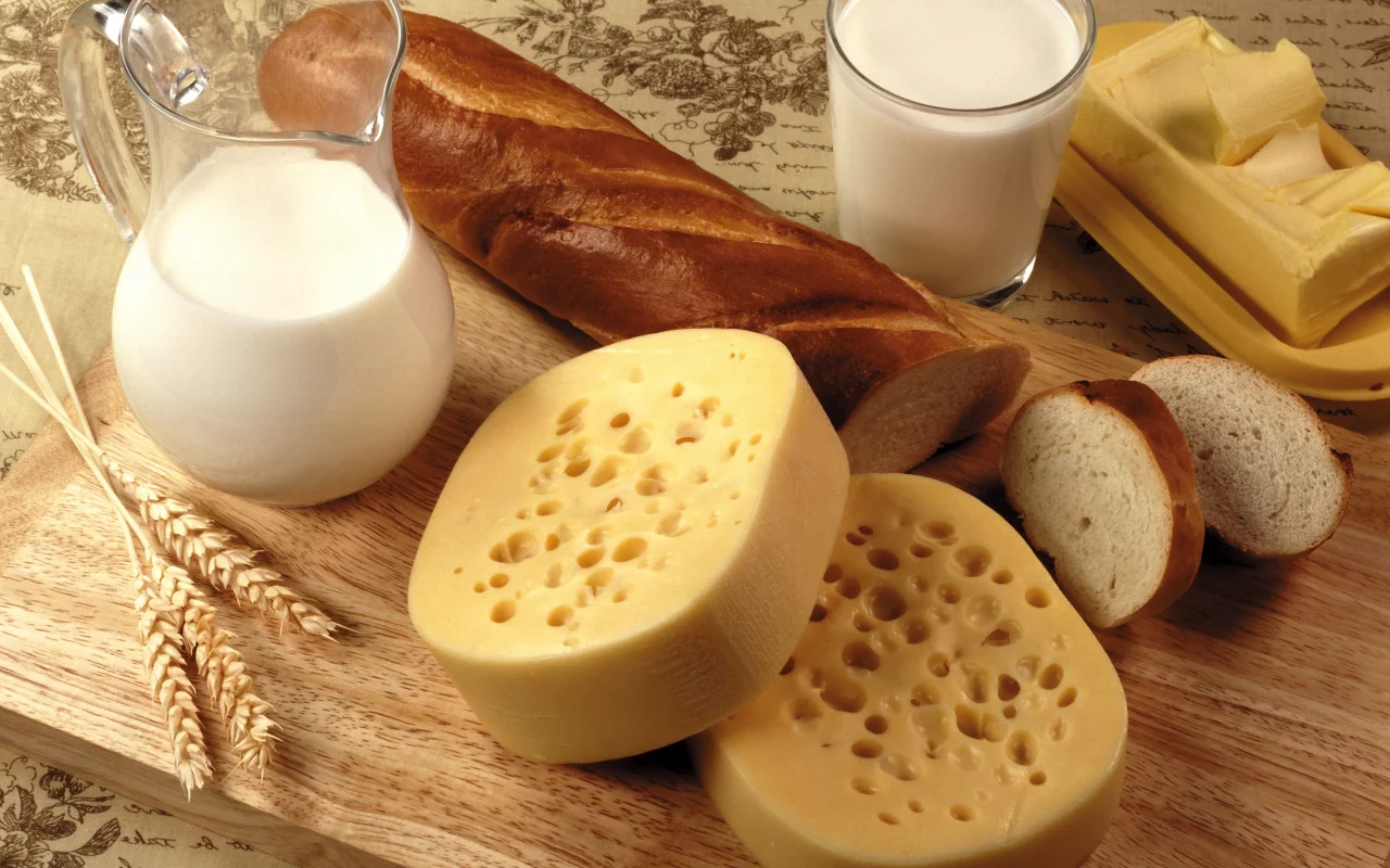 молоко, батон, колоски, кувшин, стакан, доска, хлеб, Сыр