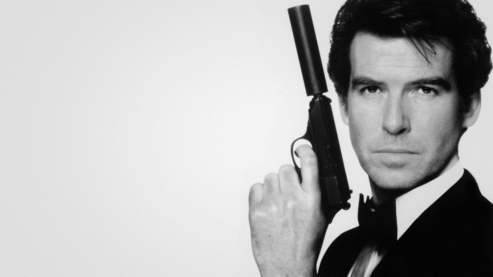 пистолет, Пирс броснан, pierce brosnan, агент 007, джеймс бонд