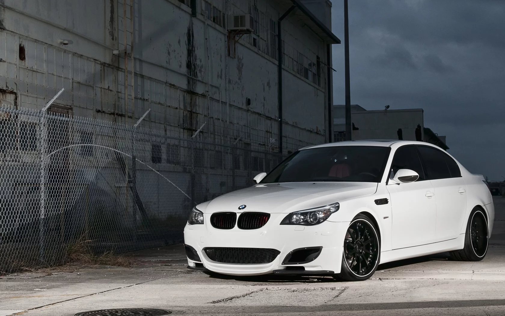 m5, e60, бмв, white, Bmw, забор, решётка, белый