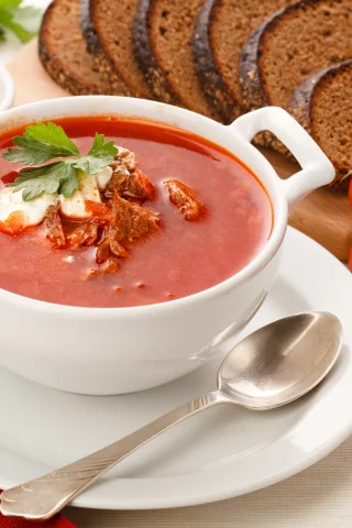 сметана, мясо, ржаной, чеснок, хлеб, Борщ, черный