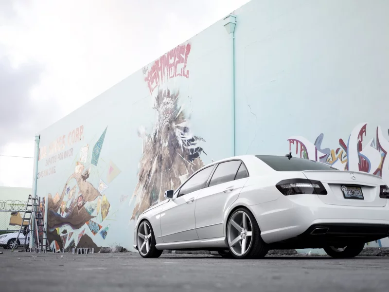Mercedes, белый, задок, e class, граффити, тюнинг