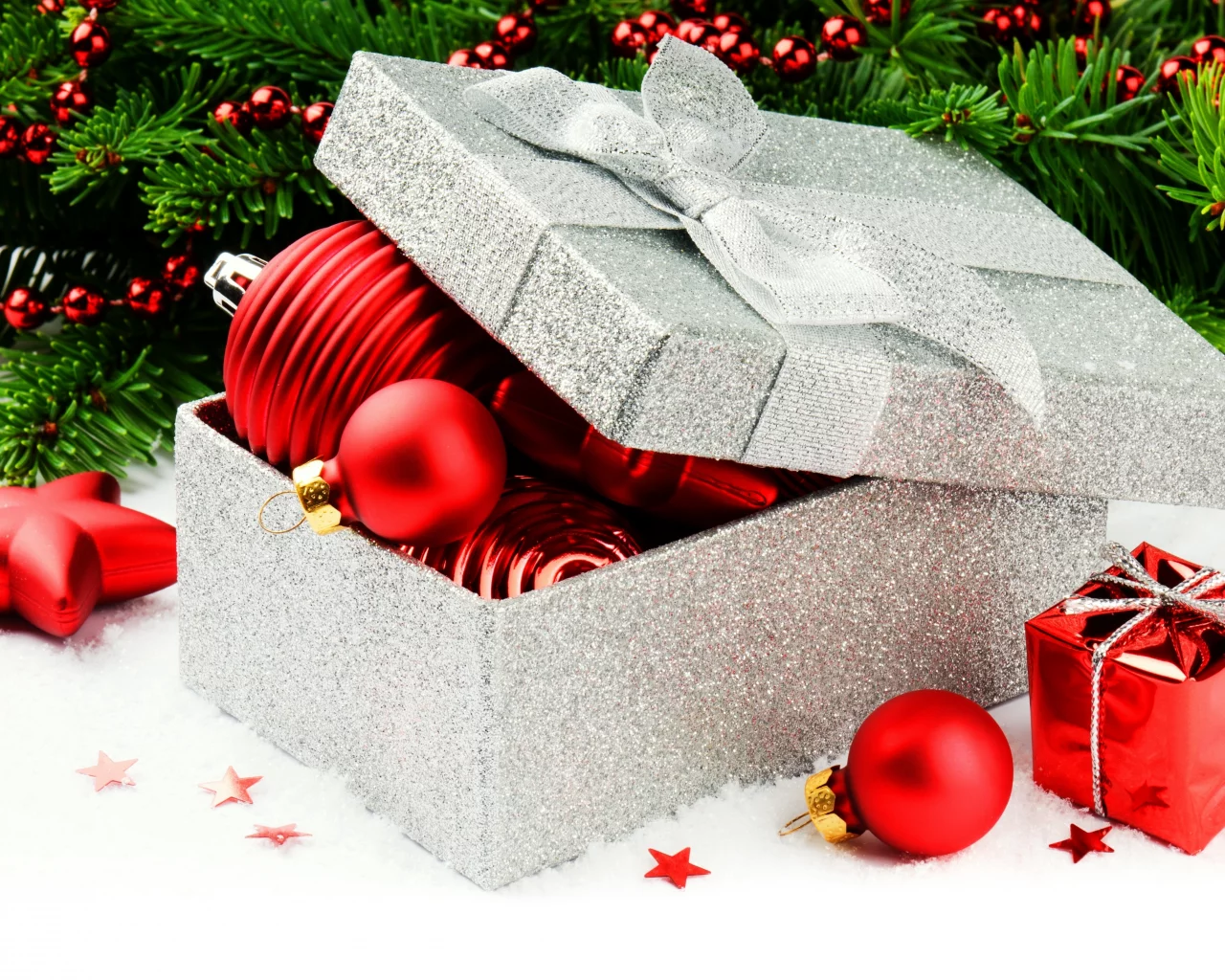 елка, шарики, красные, елочные, new year, коробка, Игрушки