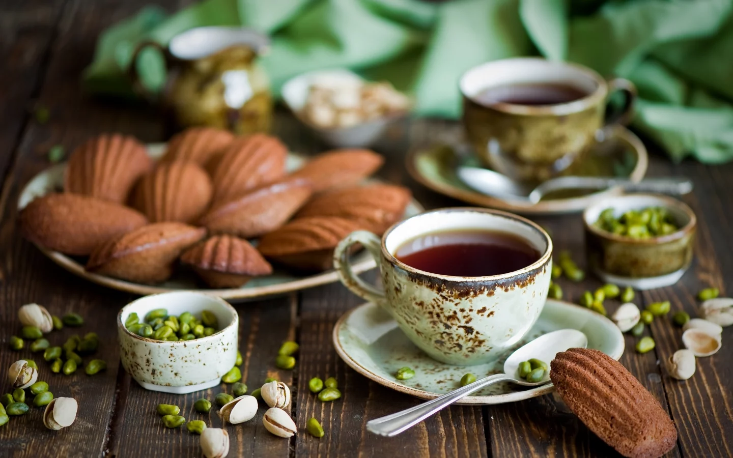 чашки, ложки, орешки, Чай, фисташки, печенье, орехи
