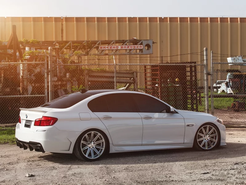 белый, 550i, тюнинг, white, ограждение, f10, Bmw, бмв, вид сбоку