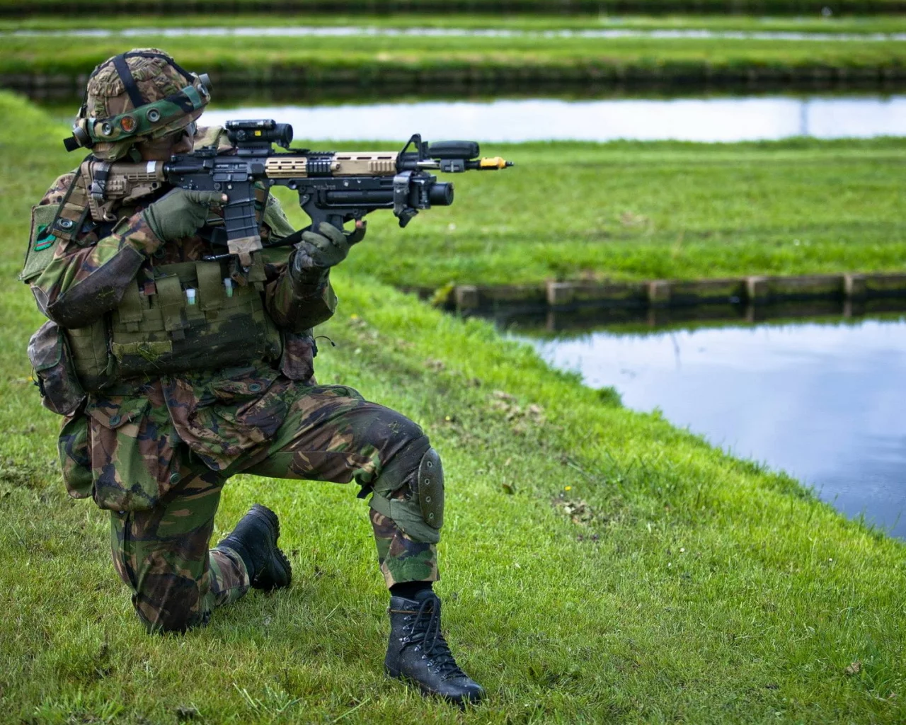 солдат, Royal netherlands army, оружие