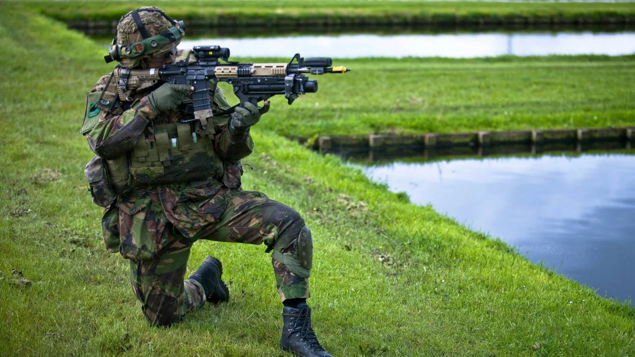 солдат, Royal netherlands army, оружие