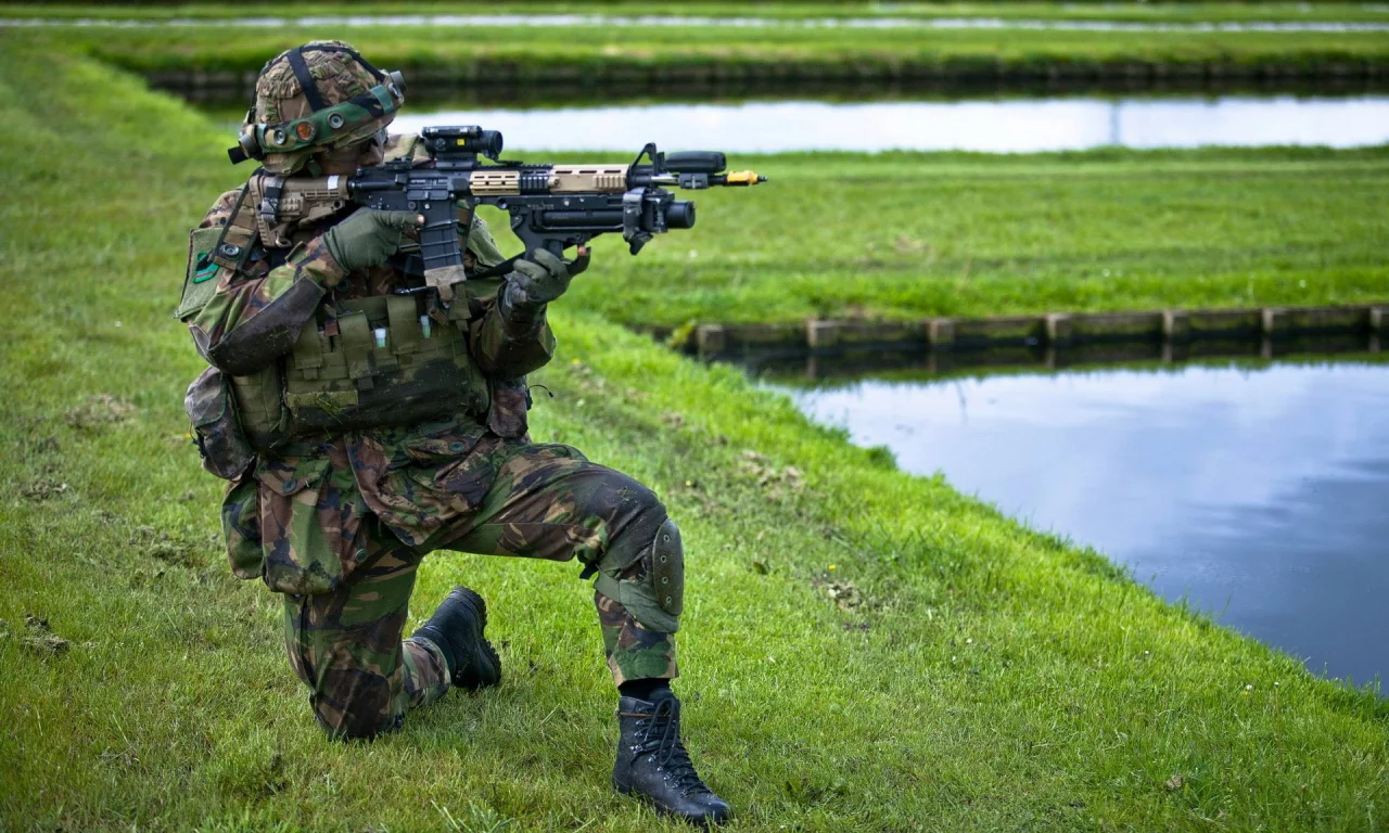 солдат, Royal netherlands army, оружие