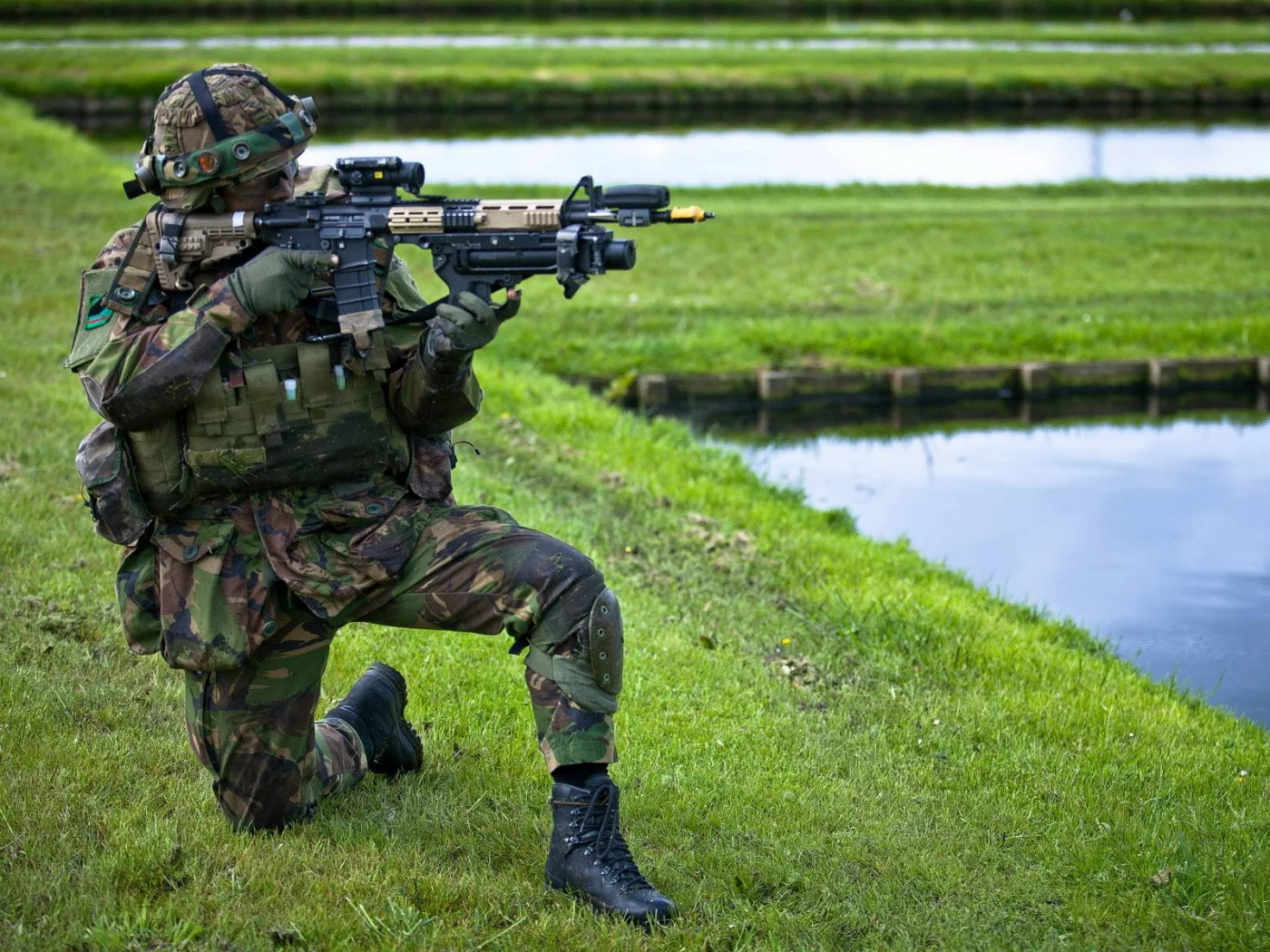 солдат, Royal netherlands army, оружие