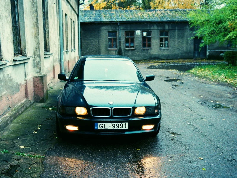 дома, осень, мокрый асфальт, e38, Bmw 740, двор, , город