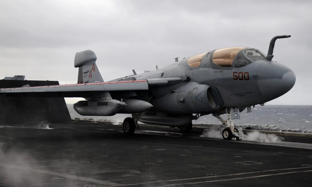 grumman, ea-6b prowler, палубный самолёт рэб, взлет с авианосца
