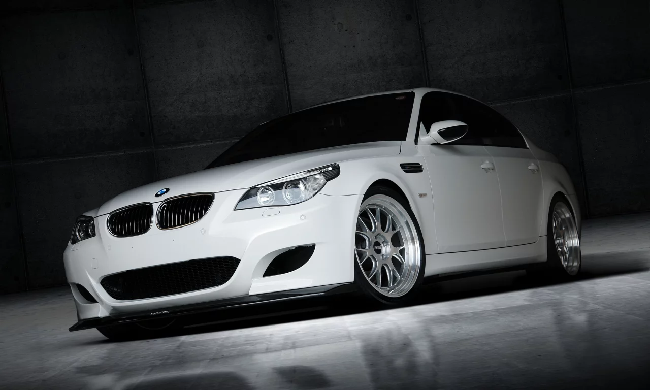 e60, вид спереди, bmw, wheels, седан, m5, white, бмв, белый, диски, bbs