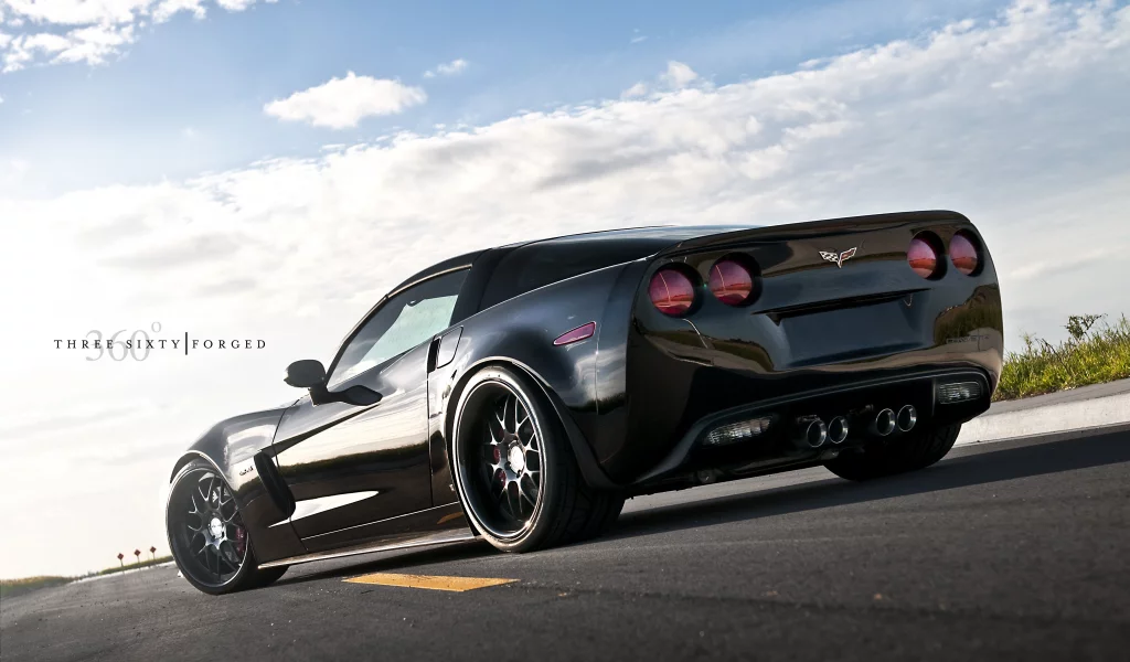 chevrolet, задняя часть, z06, чёрный, корвет, black, облака, corvette, шевроле, разметка, 360 three sixty forged, небо, асфальт