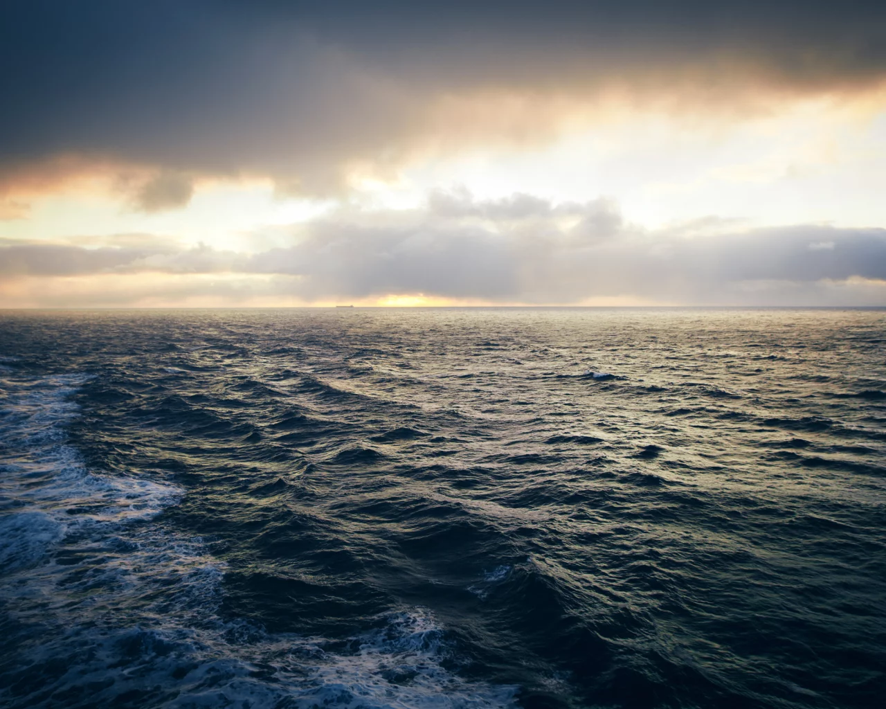 ocean, небо, солнце, sky, море, природа, landscape, вода, nature, волны, 2560x1600, пейзаж, свет, облака, water, waves, clouds, океан, sea, sunlight