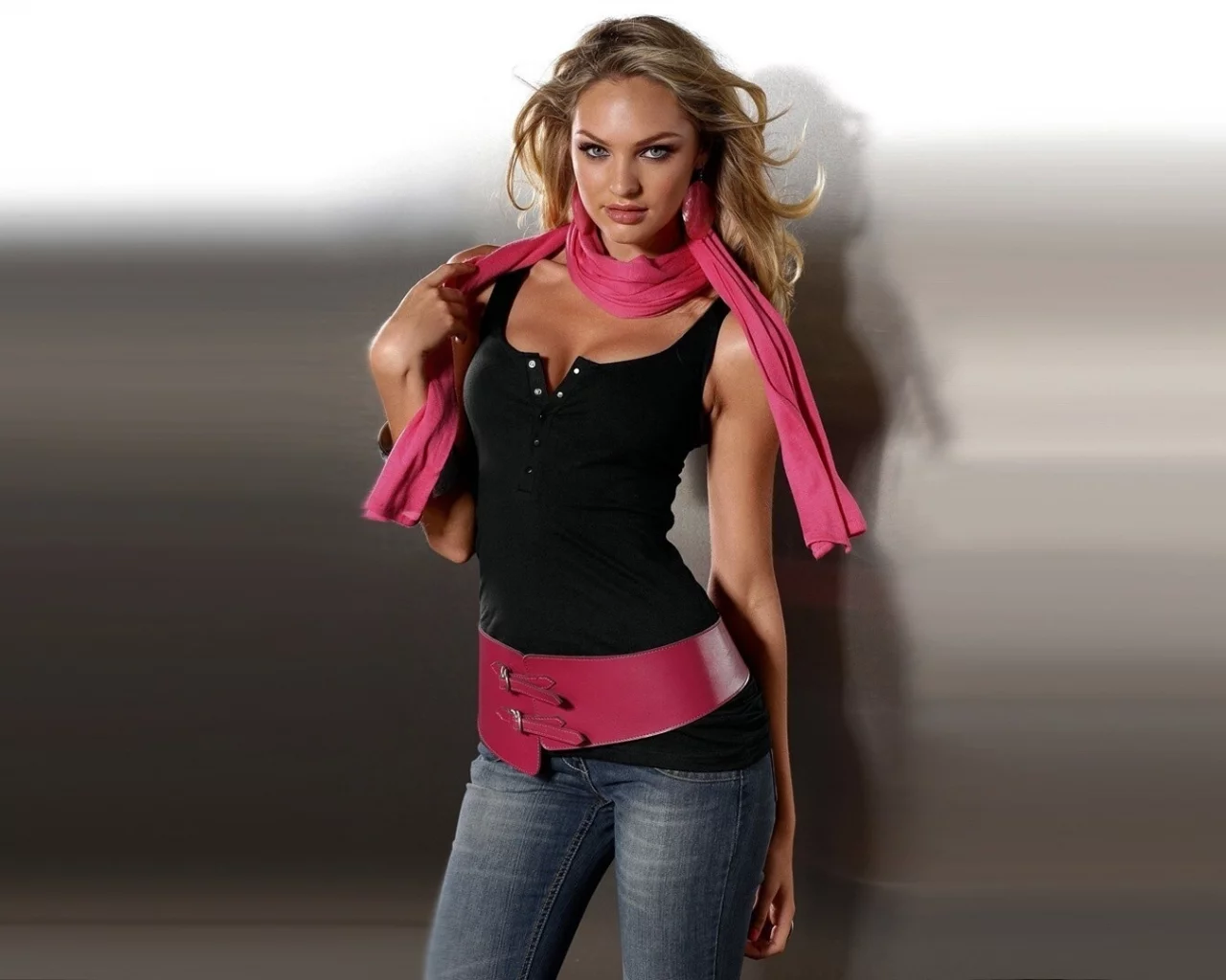 candice swanepoel, шарф, девушка, улыбка, позирует, взгляд