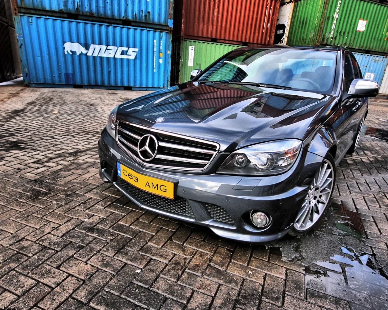 c63, amg, hdr, mercedes c63 amg, контейнеры, авто в порту, лужи, отражение, машина