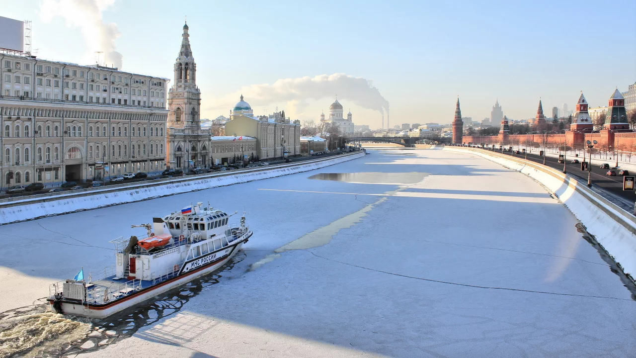 город, пороход, река