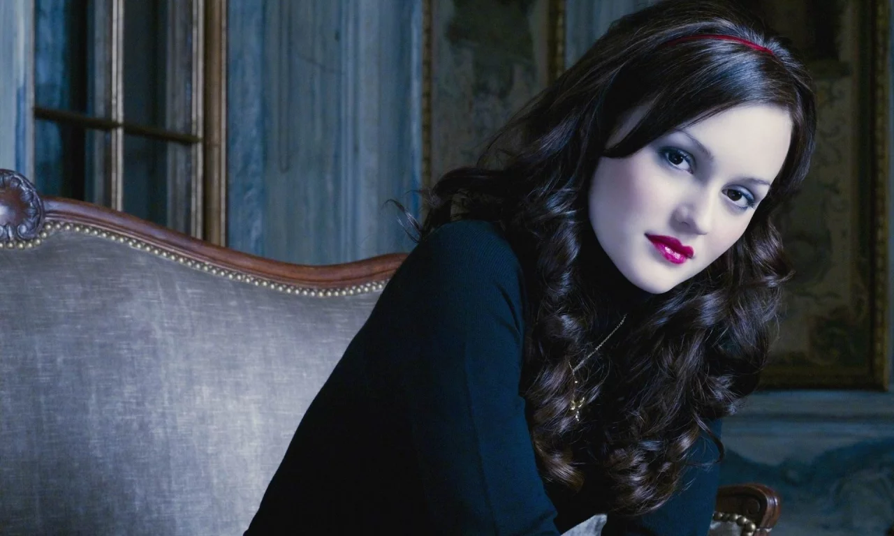 leighton meester, диван, губы, комната, макияж