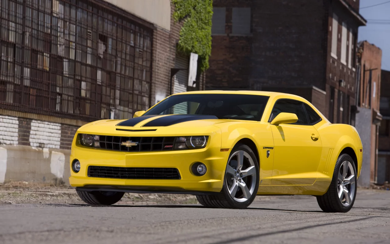 2010, город, улица, шевроле, здания, chevrolet, полосы, авто, special edition, камаро, дорога, дома, transformers, camaro