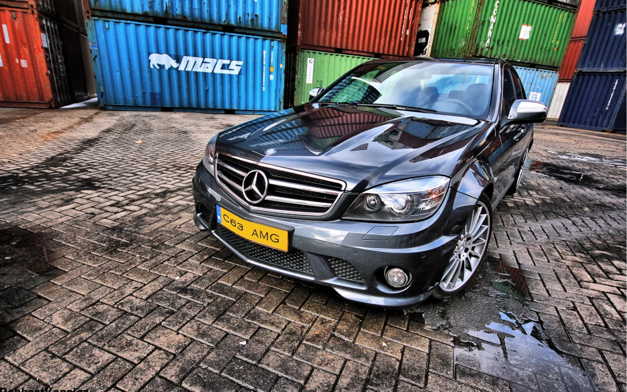 c63, amg, hdr, mercedes c63 amg, контейнеры, авто в порту, лужи, отражение, машина