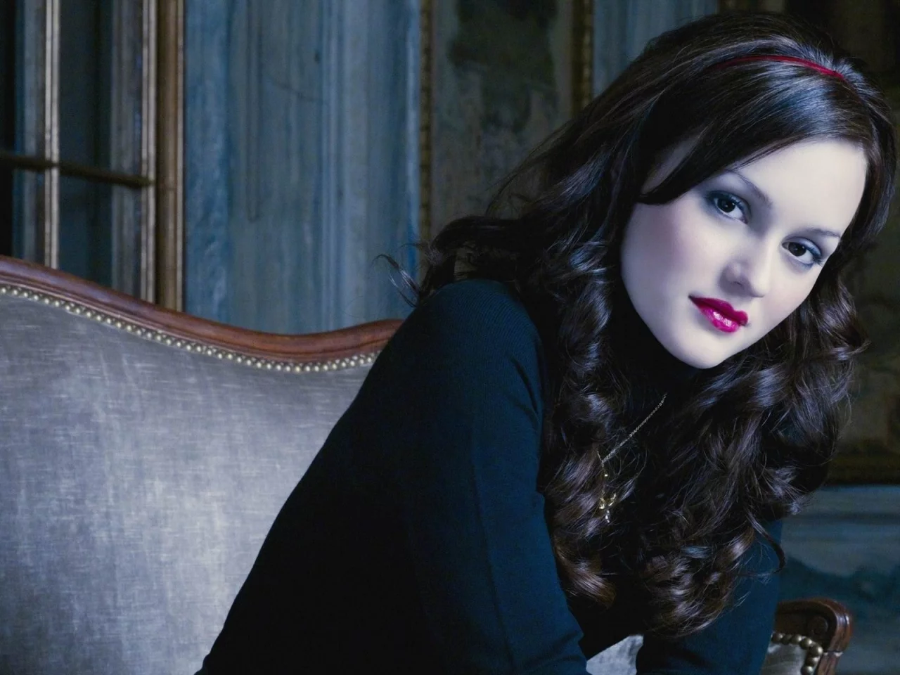 leighton meester, диван, губы, комната, макияж