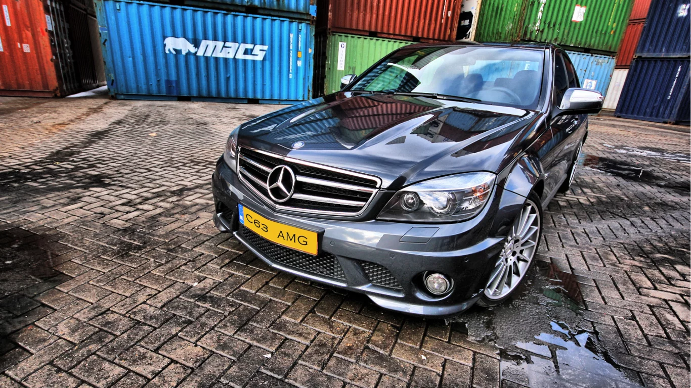 c63, amg, hdr, mercedes c63 amg, контейнеры, авто в порту, лужи, отражение, машина