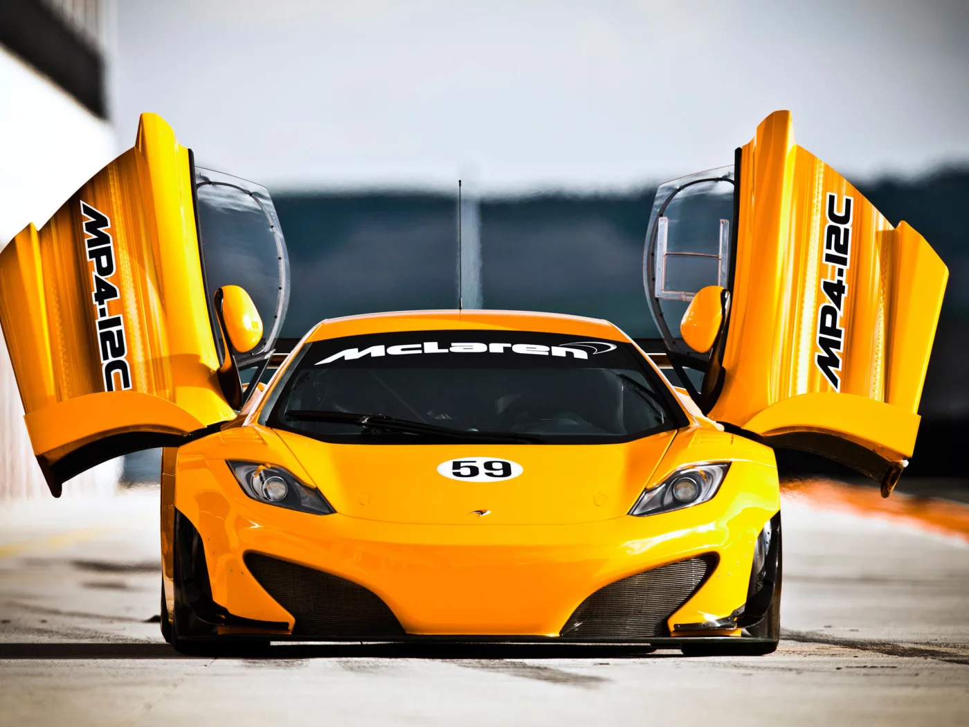 mclaren, мак ларен с машиными, mp4 12c gt3, тачки, двери
