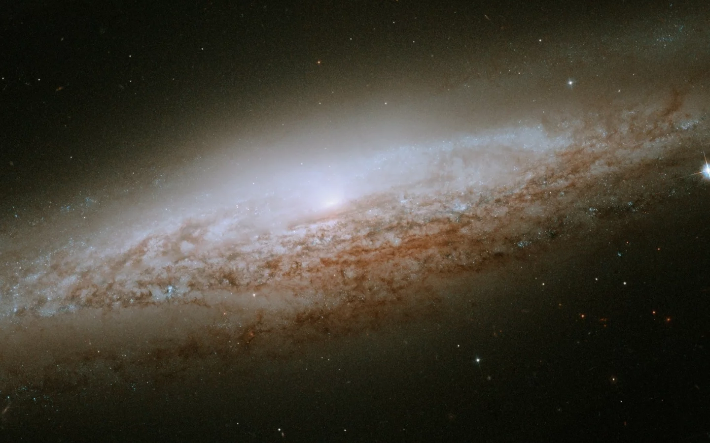 ngc 2683, галактика, видимая с ребра