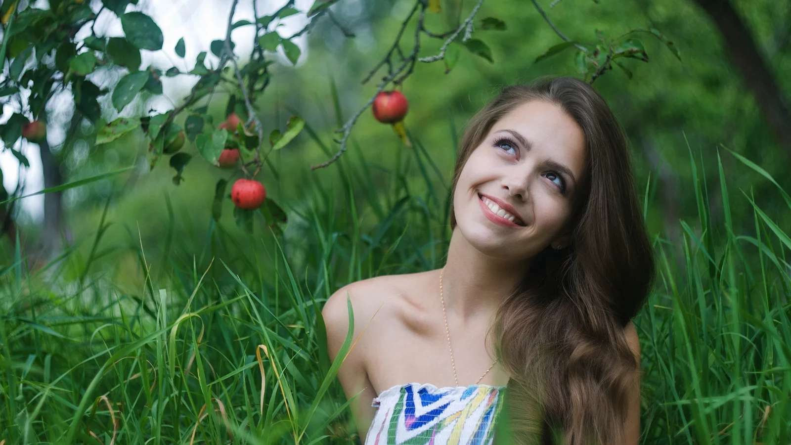 брюнетка, настроение, улыбка