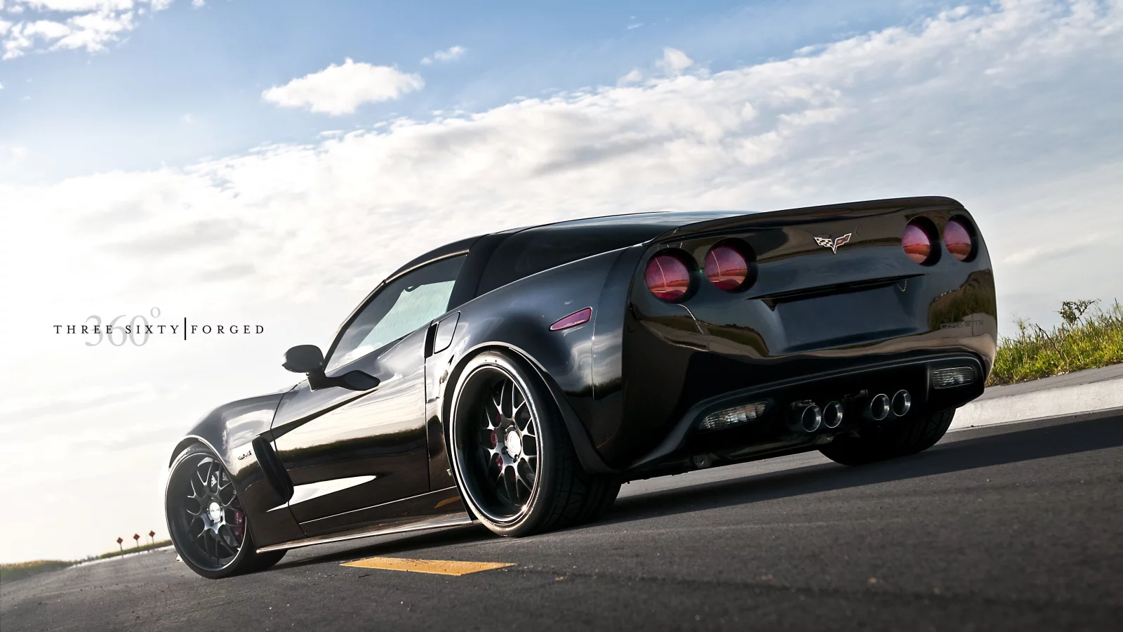 chevrolet, задняя часть, z06, чёрный, корвет, black, облака, corvette, шевроле, разметка, 360 three sixty forged, небо, асфальт