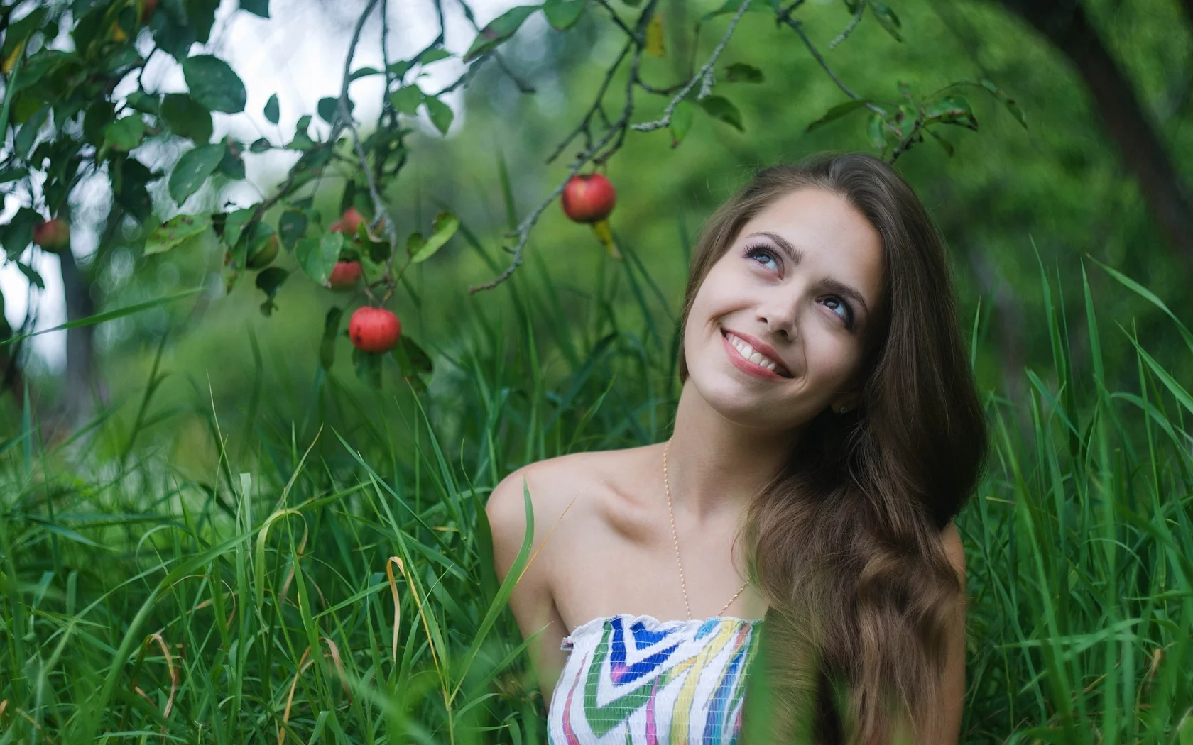 брюнетка, настроение, улыбка