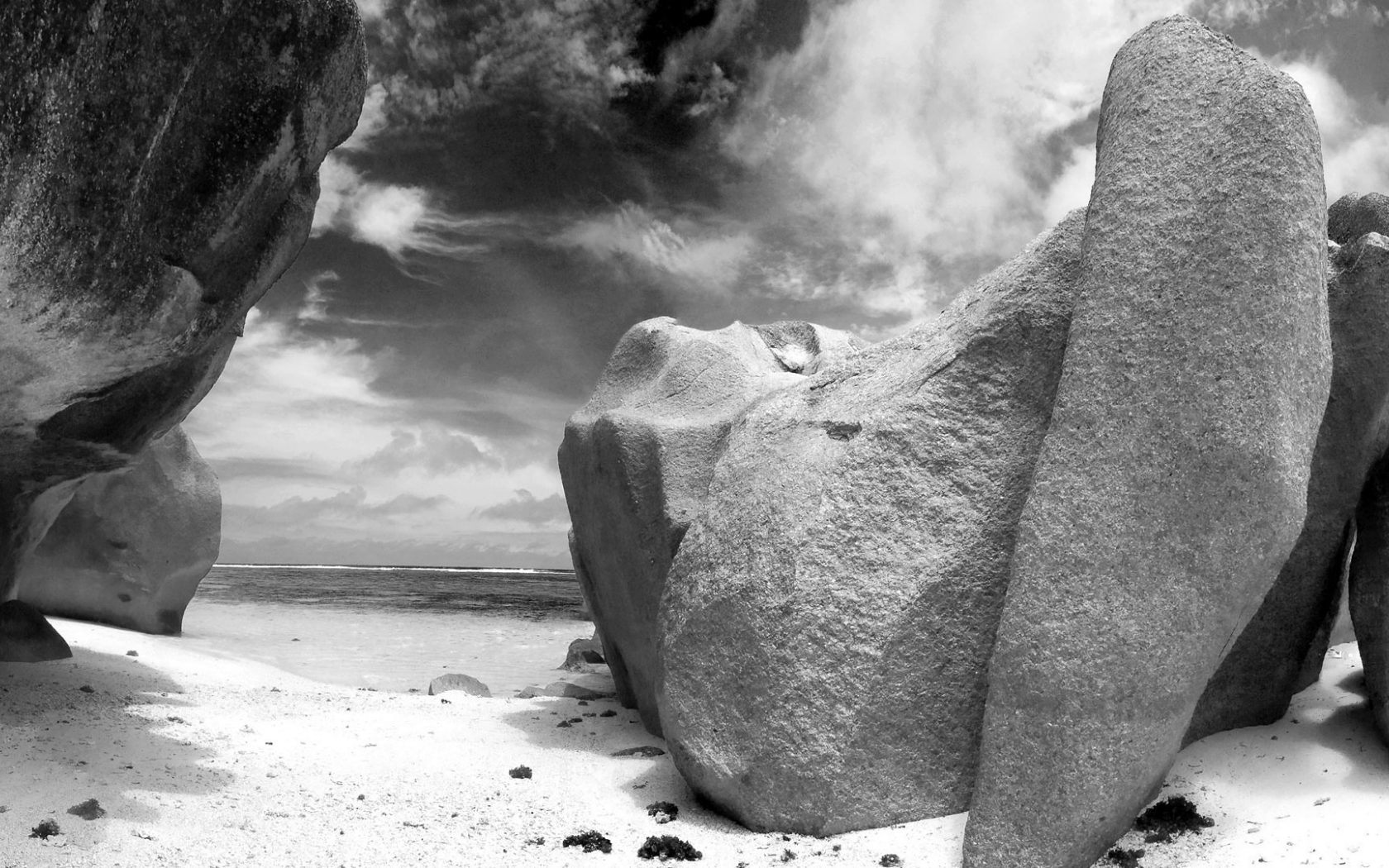 Забытые скалы. Море скалы песок. Черно белые картинки природы. Слон фото. Любовь 1920 1080.