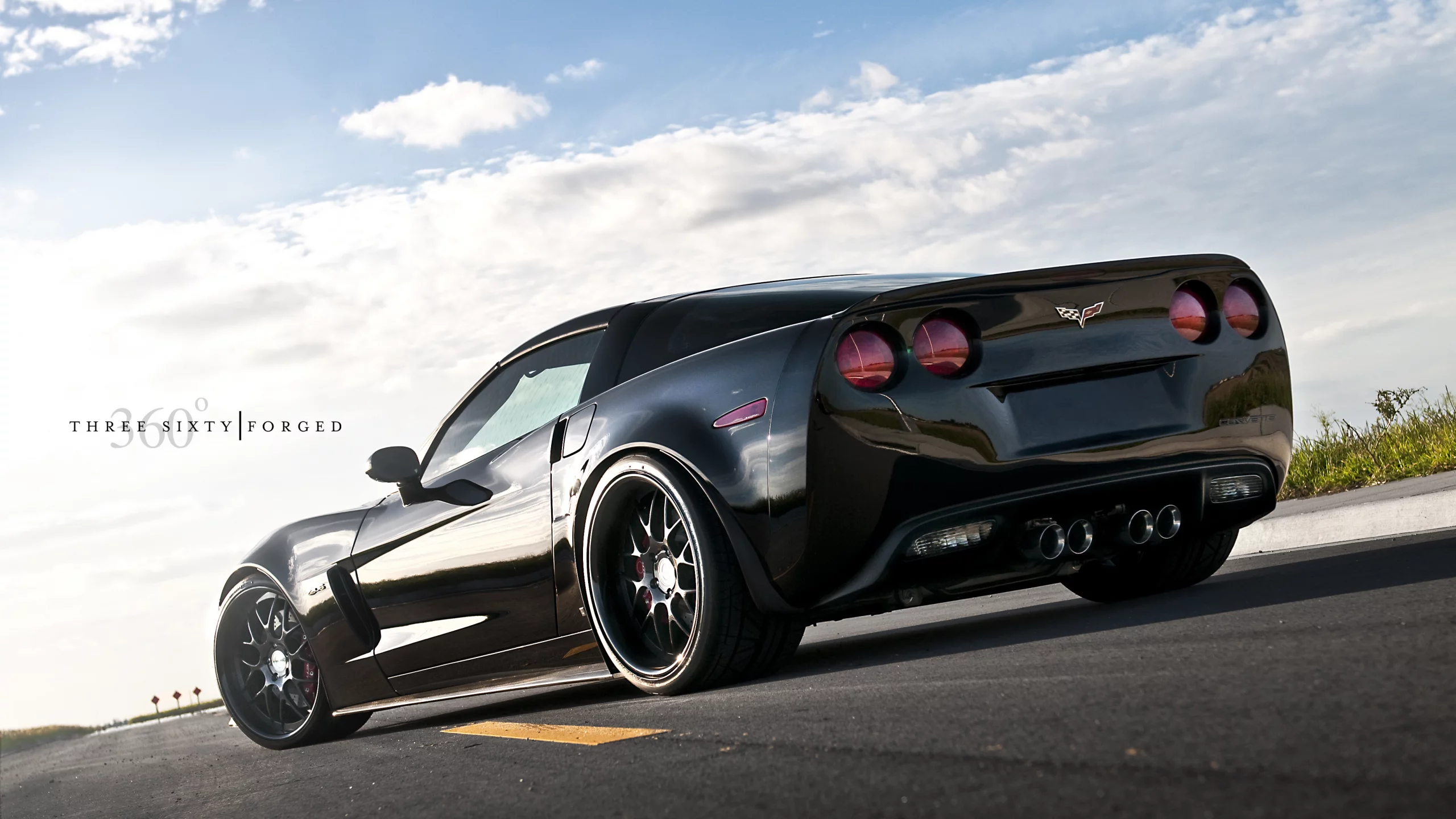 chevrolet, задняя часть, z06, чёрный, корвет, black, облака, corvette, шевроле, разметка, 360 three sixty forged, небо, асфальт
