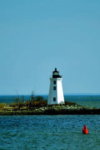 water, shore, lighthouse, берег, корабль, 2560x1440, вода, небо, ship, sea, sky, природа, пейзаж, маяк, landscape, море, nature