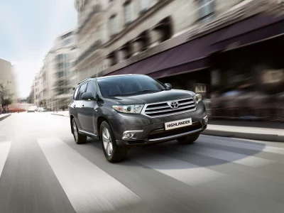 улица, тоёта, джип, toyota, дома, хайлендер, тойота, highlander, передок, кроссовер, скорость