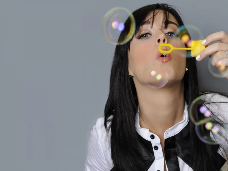 кэти перри, певица, брюнетка, katy perry, кольцо, мыльные пузыри, девушка