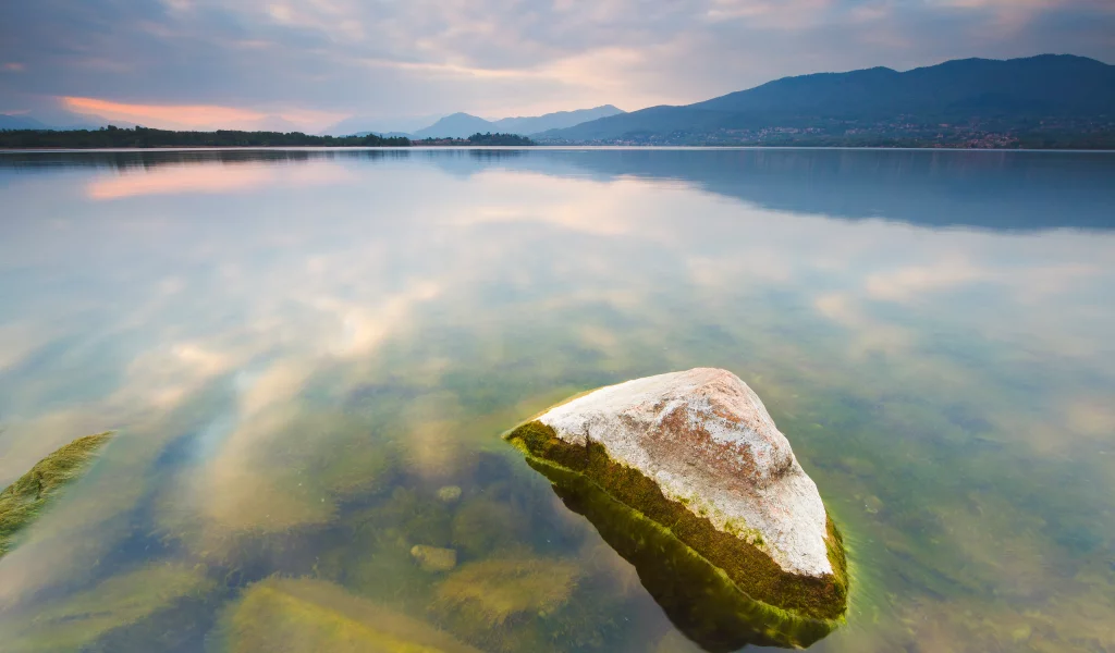 пейзаж, shallow, nature, reflection, sky, water, небо, мель, горы, landscape, камни, clouds, облака, вода, природа, mountains, 2560x1600, река, river, rocks, отражение