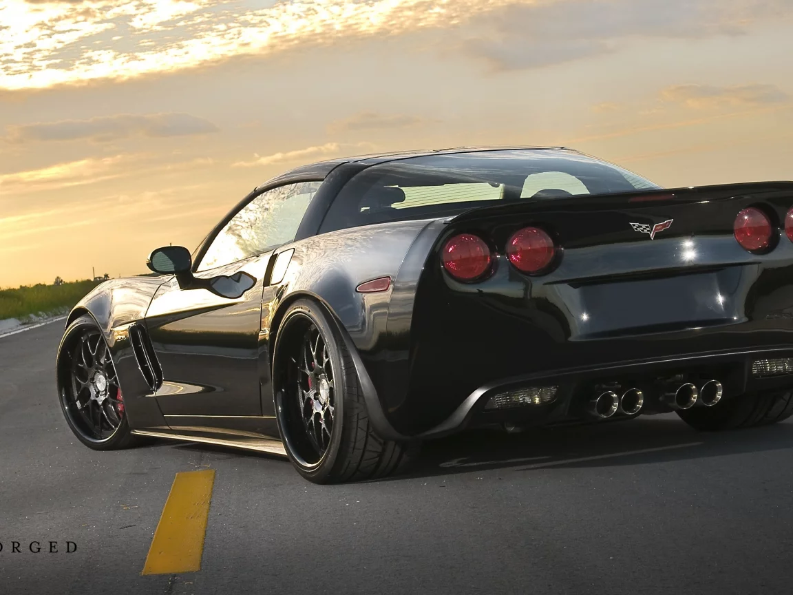 корвет, black, асфальт, z06, закат, чёрный, chevrolet, 360 three sixty forged, задняя часть, разметка, шевроле, corvette