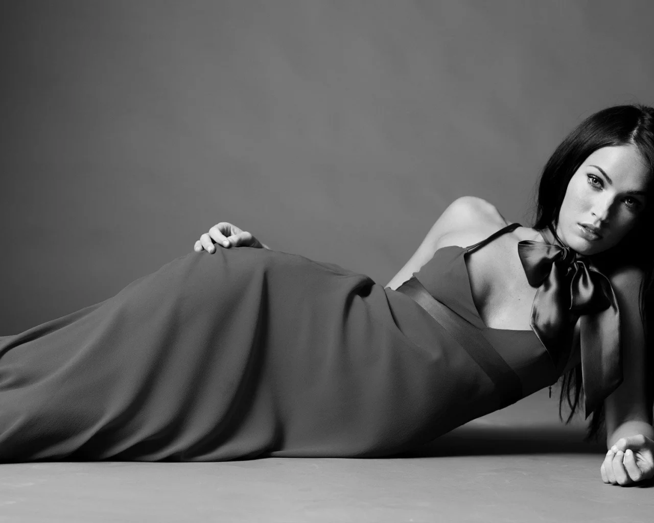 megan fox, актриса, бант, взгляд, чб