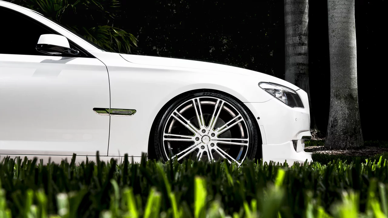 bmw, диски, белый, трава, семёрка, седьмой серии, 7 series, газон, бмв