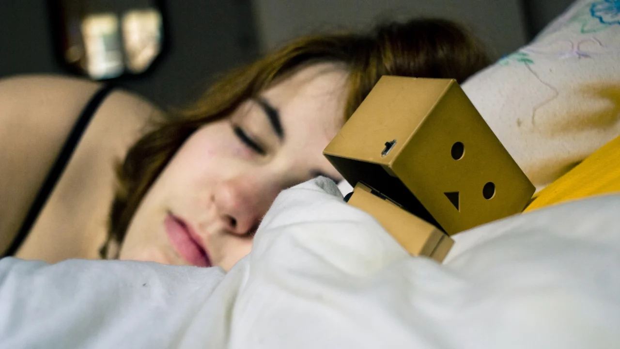 сон, коробка, девушка, кровать, подушка, одеяло, danbo