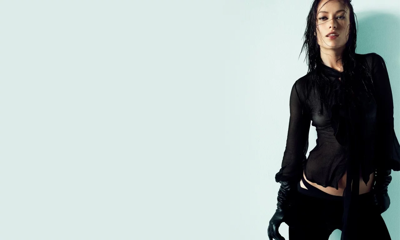 брюнетка, взгляд, стоит, 13, olivia wilde, у стены