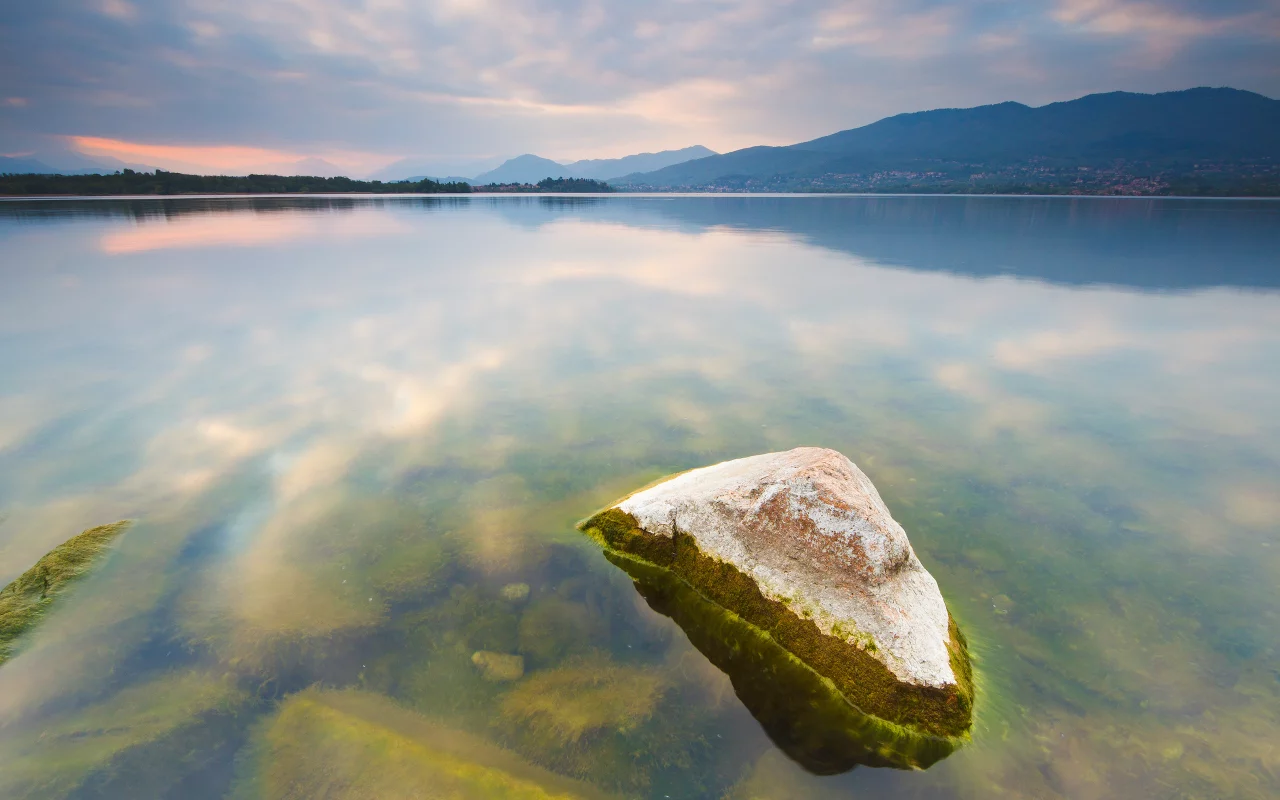 пейзаж, shallow, nature, reflection, sky, water, небо, мель, горы, landscape, камни, clouds, облака, вода, природа, mountains, 2560x1600, река, river, rocks, отражение