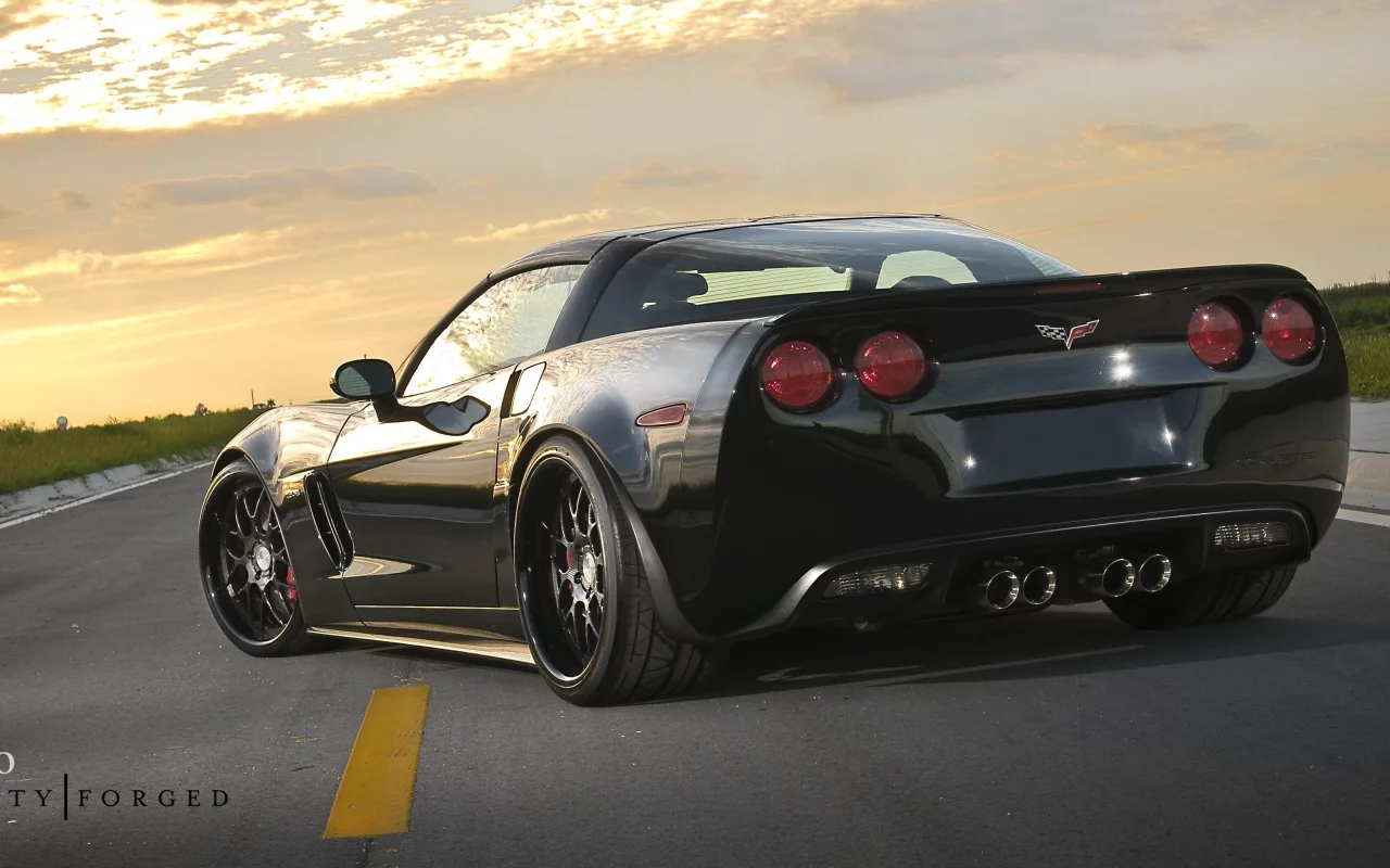 корвет, black, асфальт, z06, закат, чёрный, chevrolet, 360 three sixty forged, задняя часть, разметка, шевроле, corvette