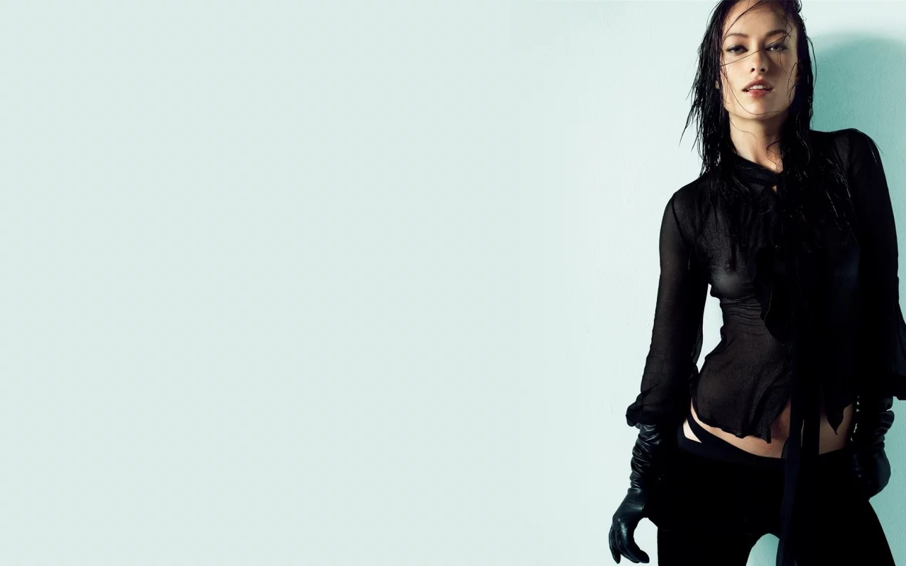 брюнетка, взгляд, стоит, 13, olivia wilde, у стены