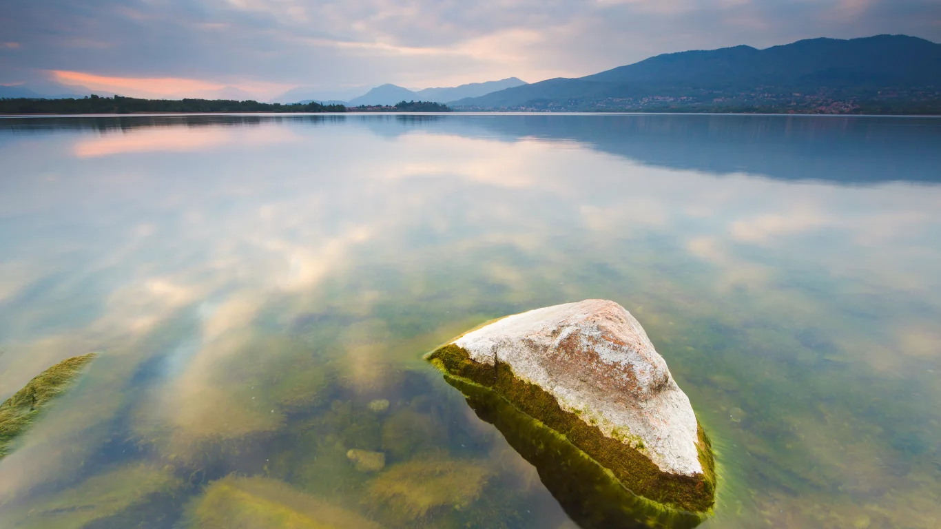 пейзаж, shallow, nature, reflection, sky, water, небо, мель, горы, landscape, камни, clouds, облака, вода, природа, mountains, 2560x1600, река, river, rocks, отражение