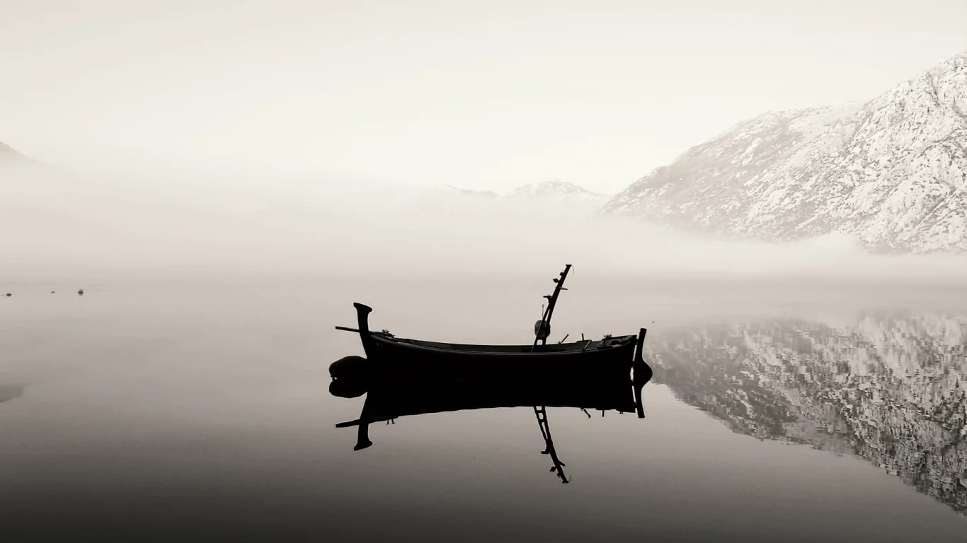 reflection, озеро, nature, отражение, mountains, landscape, lake, вода, чб, water, fog, природа, пейзаж, snow, снег, 1920x1200, b&w, туман, boat, горы, лодка