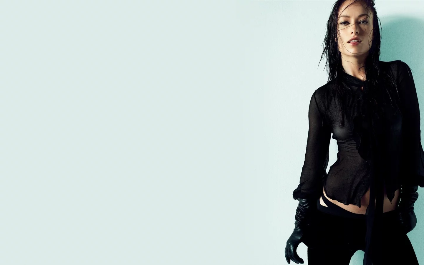 брюнетка, взгляд, стоит, 13, olivia wilde, у стены