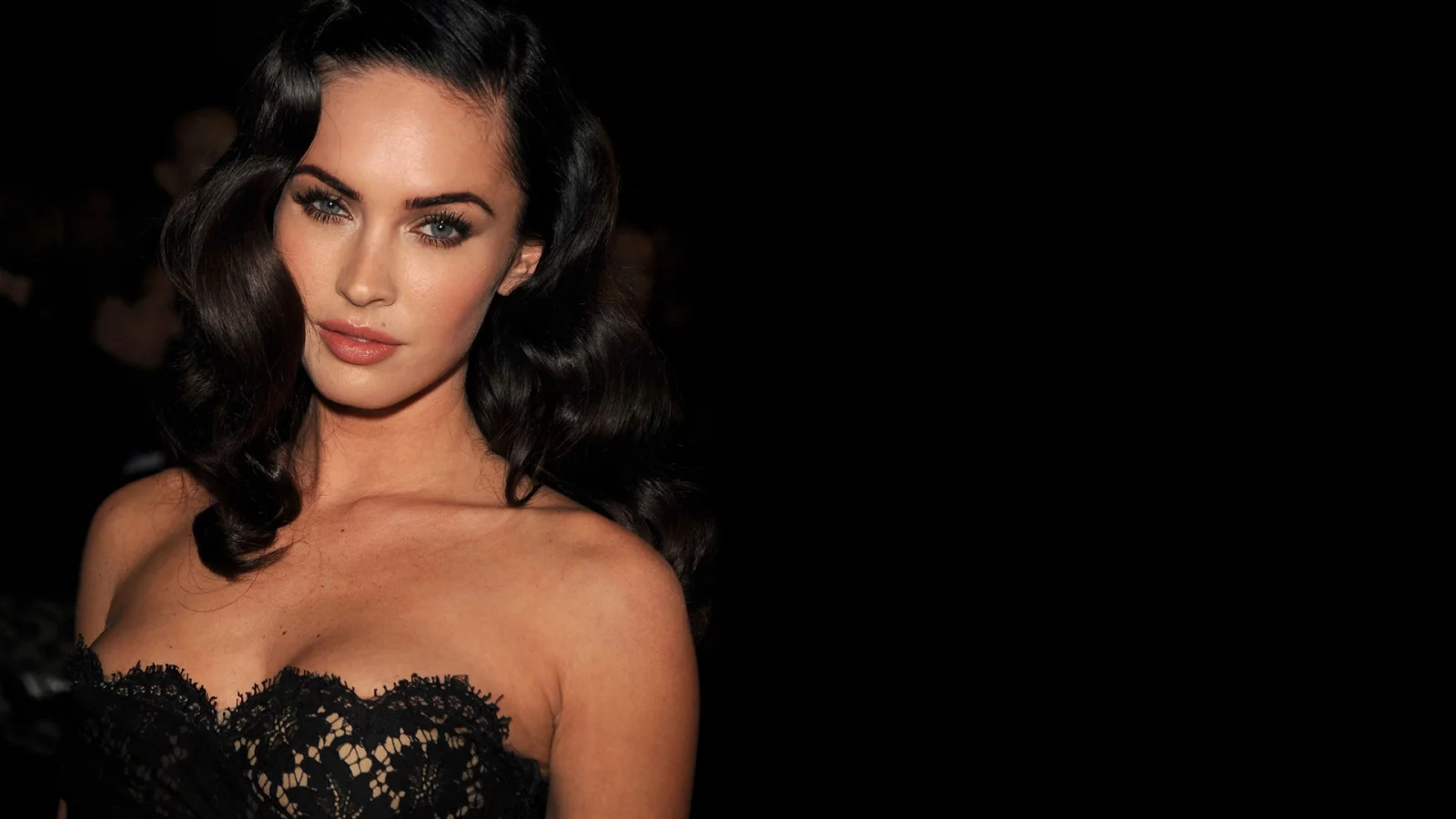 меган фокс, актриса, черный фон, кружево, платье, megan fox